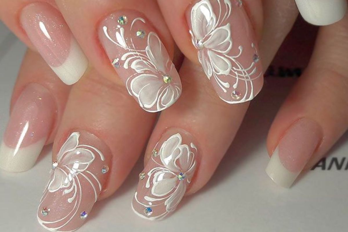 White Flower Nails