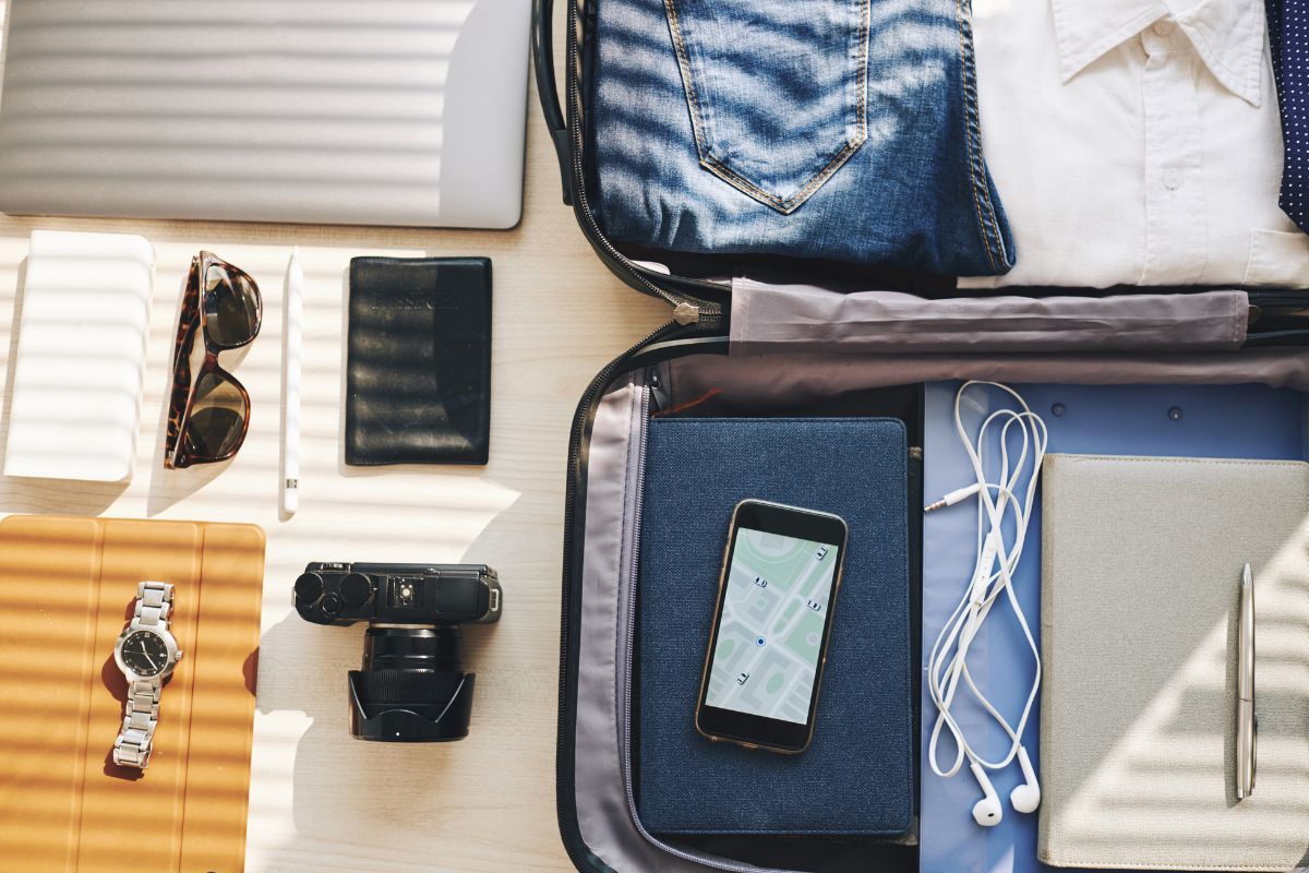 7 Essential Things to Have While Travelling to Another Country