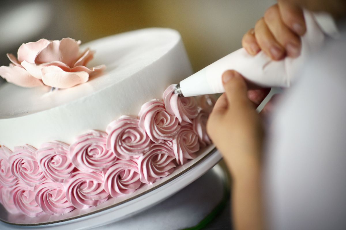 Anniversary Cake Decorating – Stunning Ideas for 2023