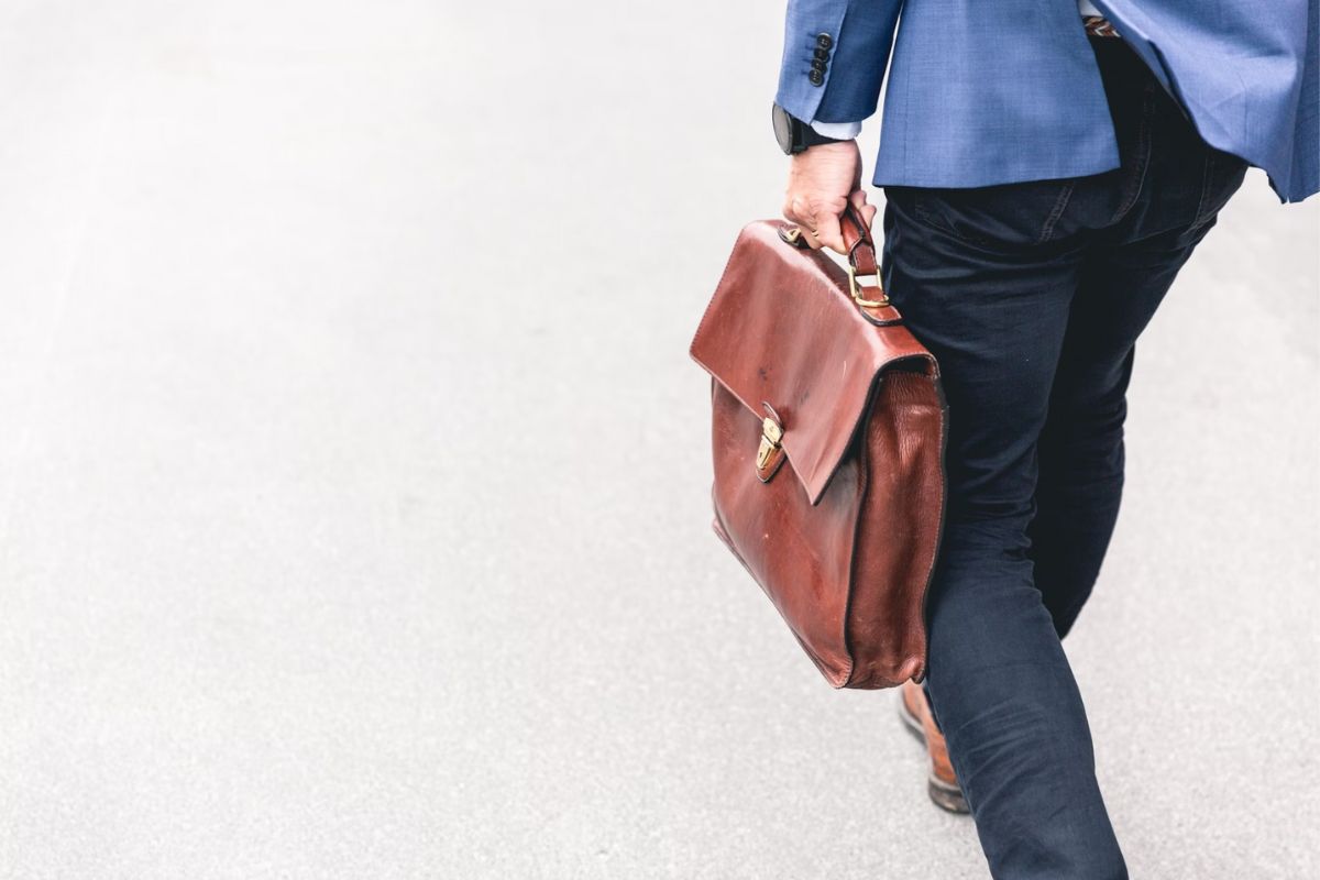 Common Outfit Mistakes People Make When Dressing for Job Interview
