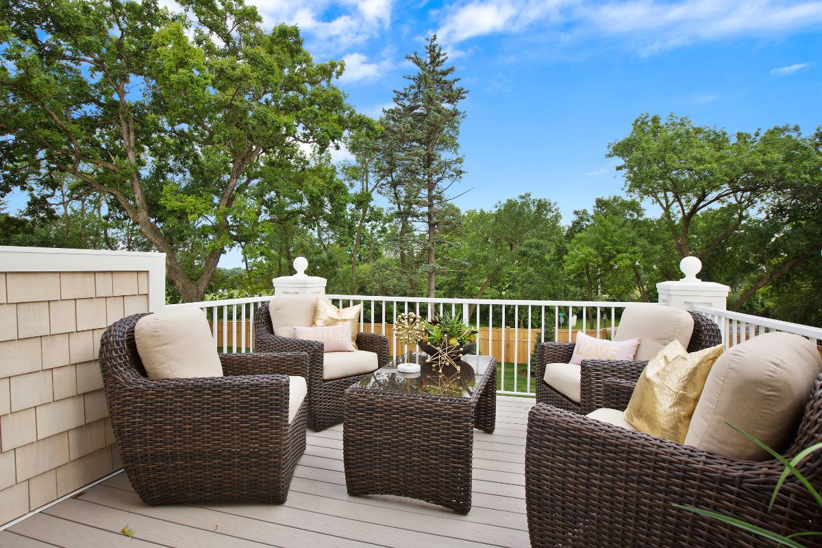 Choosing the Best Materials for Outdoor Furniture- A Comprehensive Guide